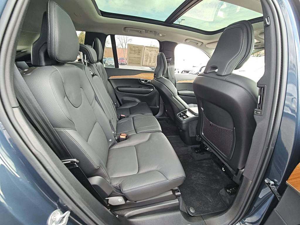 Used 2025 Volvo XC90 B6 Plus image 8