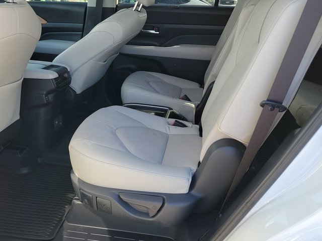 Used 2024 Toyota Grand Highlander Platinum image 8