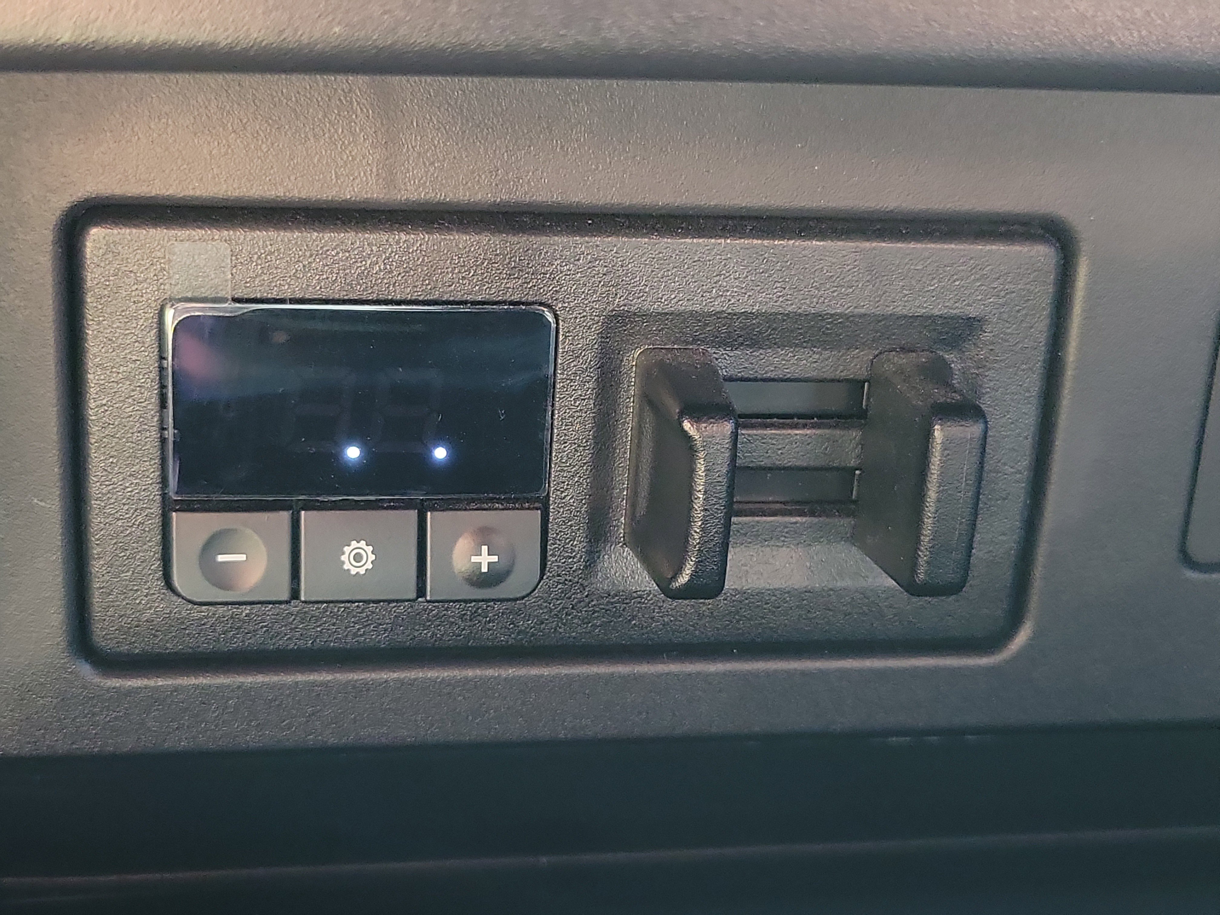 Used 2023 Nissan Titan PRO-4X w/ Pro-4x Convenience Package AWD/4WD image 24