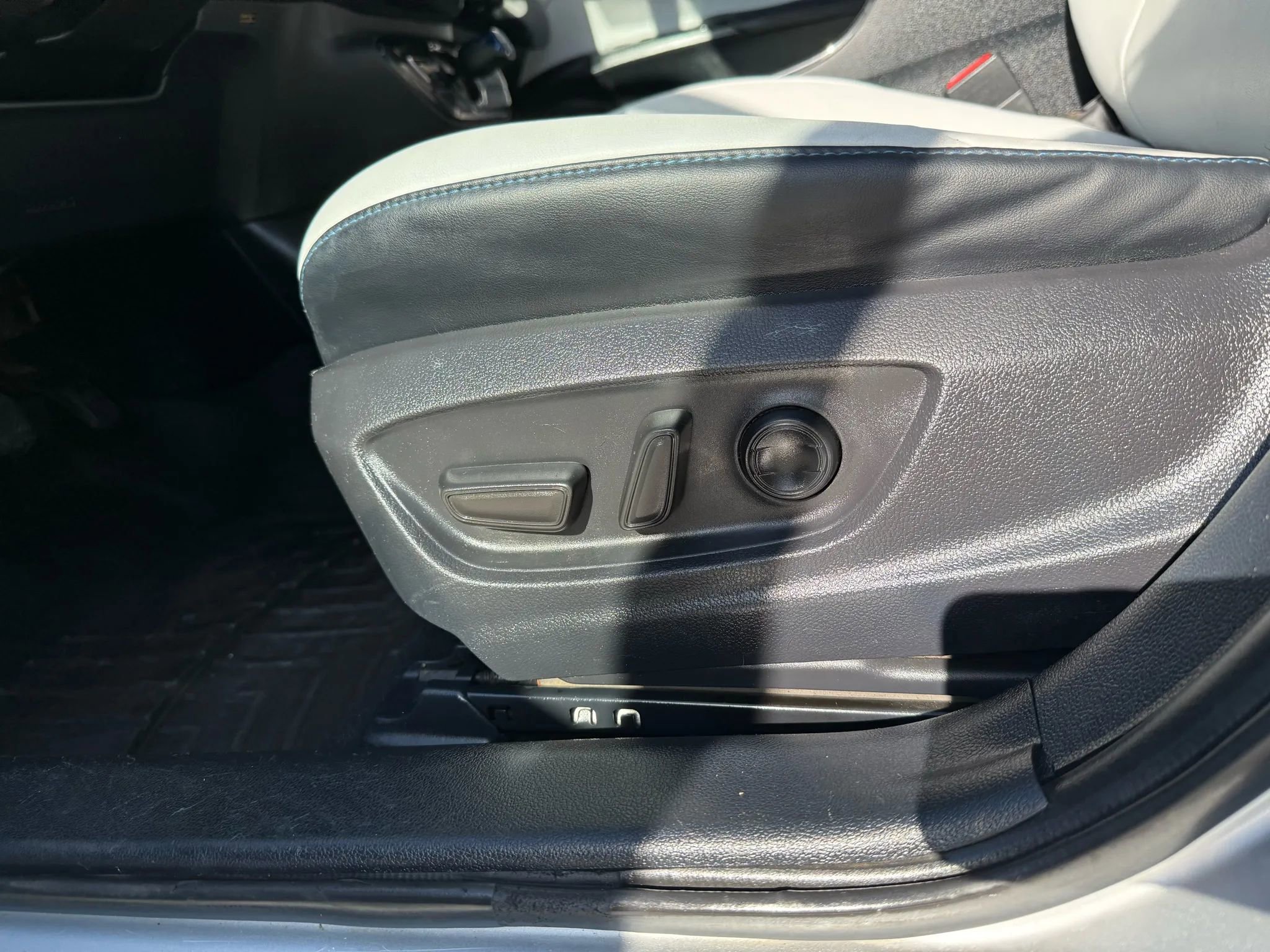 Used 2019 Toyota Prius Limited image 10