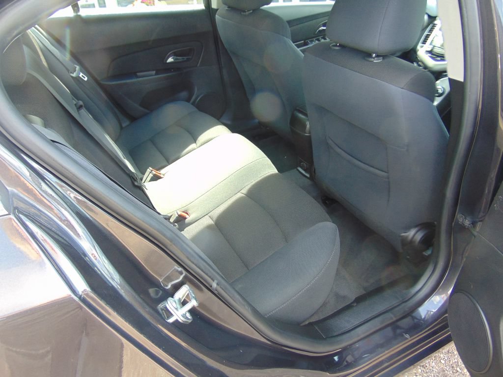 Used 2016 Chevrolet Cruze LT FWD image 4