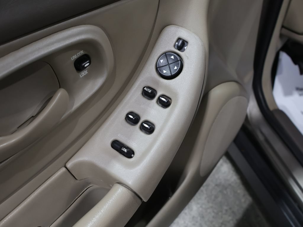 Used 2000 Oldsmobile Intrigue GL FWD image 14