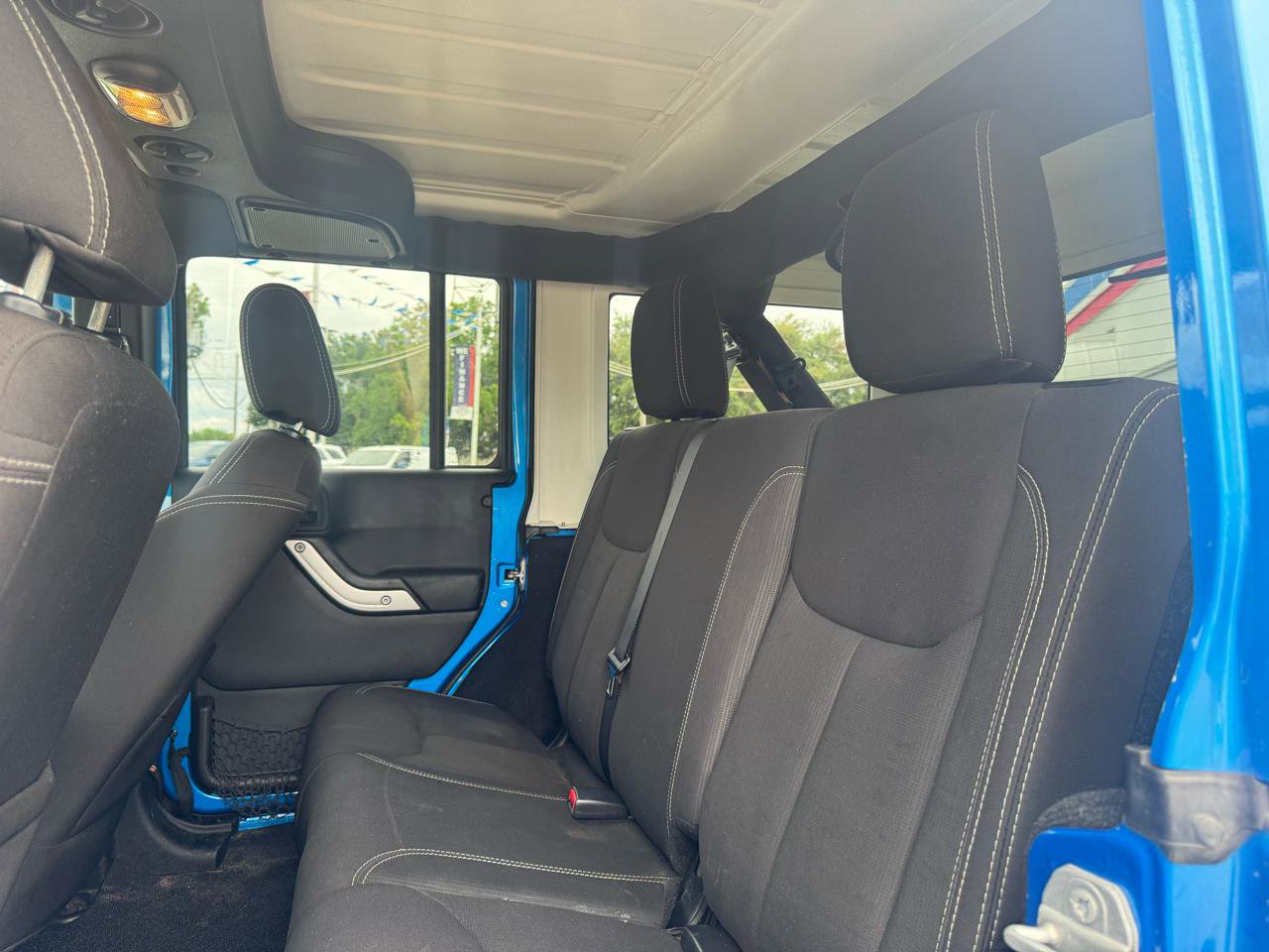 Used 2015 Jeep Wrangler Unlimited Sahara w/ Connectivity Group AWD/4WD image 60