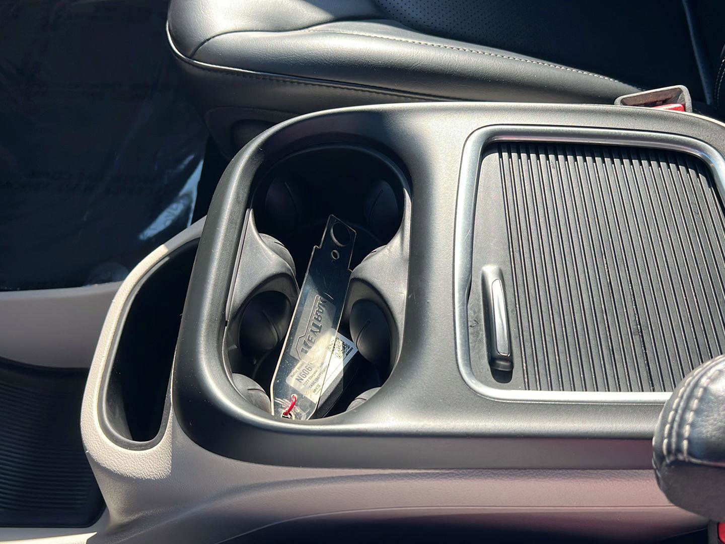 Used 2023 Chrysler Pacifica Touring-L image 27