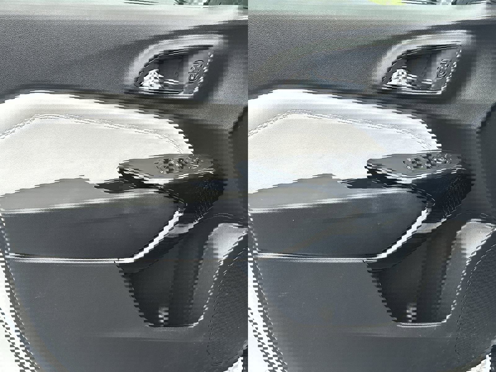 Used 2025 Chevrolet Trax LT w/ LT Convenience Package image 14