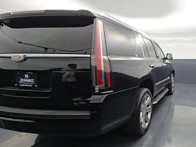 Used 2019 Cadillac Escalade Luxury AWD/4WD image 12