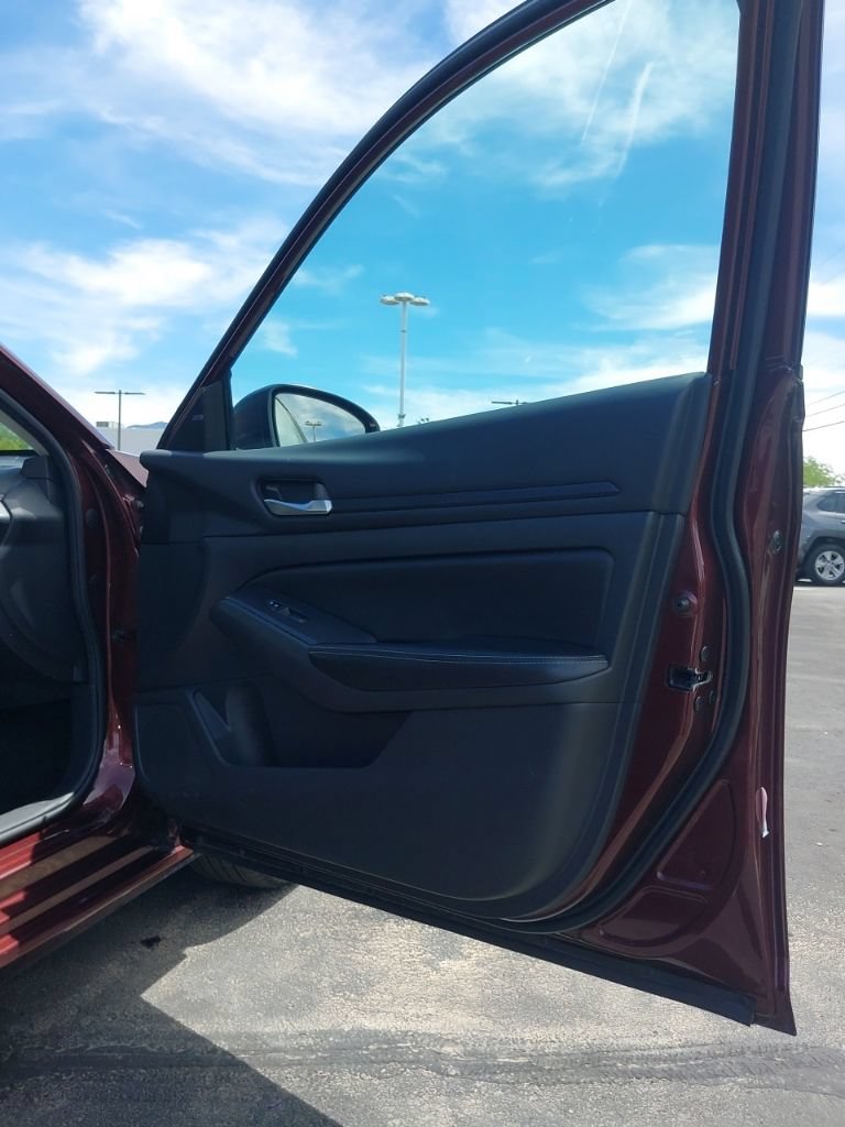 Used 2024 Nissan Altima 2.5 SV FWD image 13