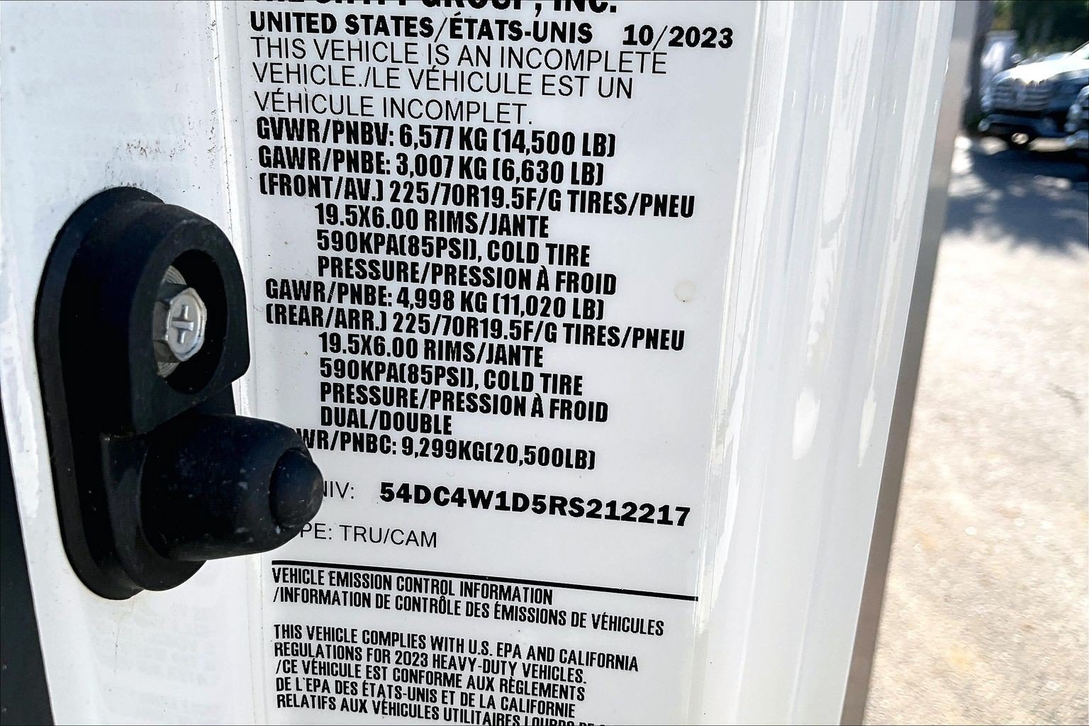 Used 2024 Isuzu NPR RWD image 29