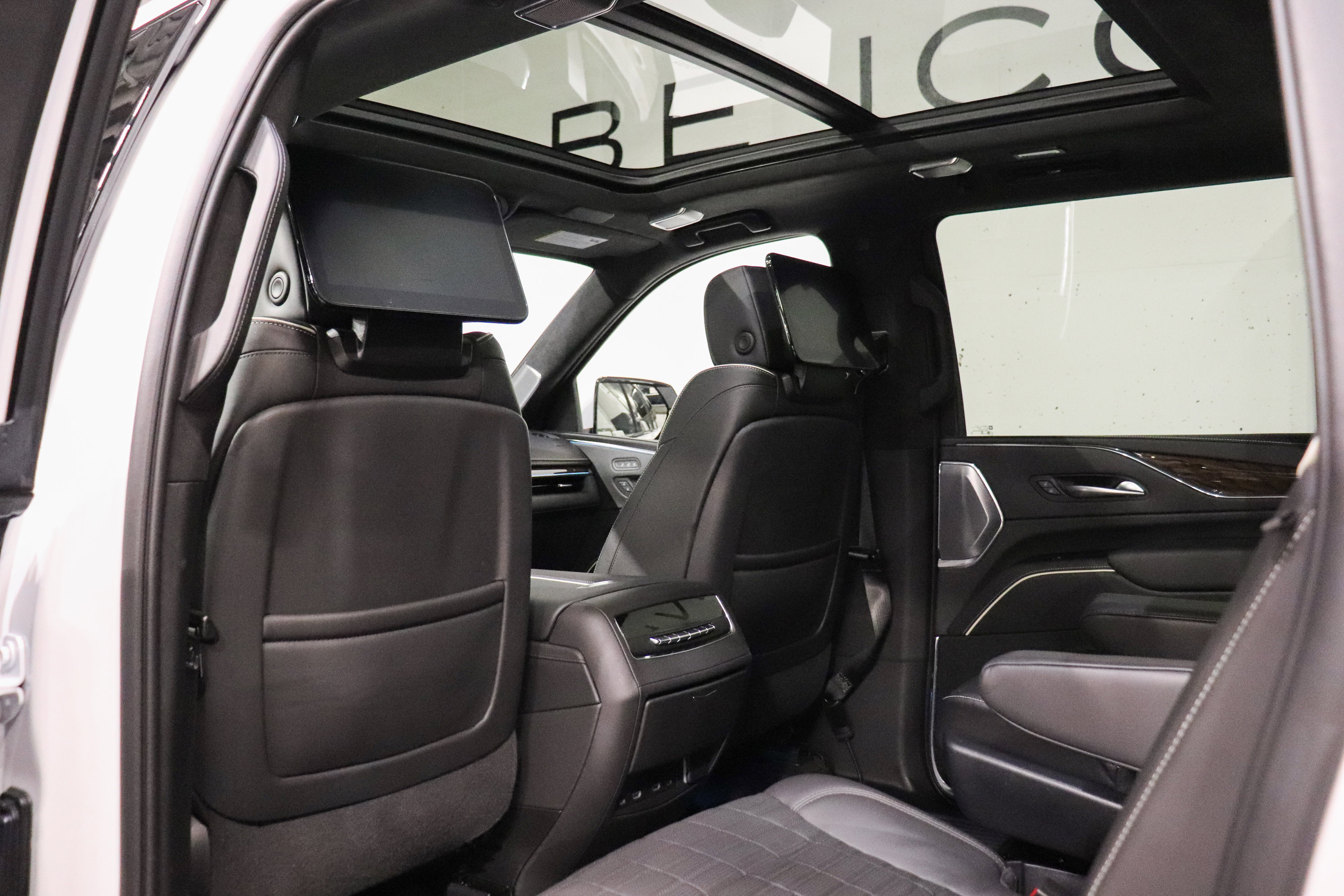 Used 2023 Cadillac Escalade ESV Sport Platinum w/ LPO, ONYX Package image 20