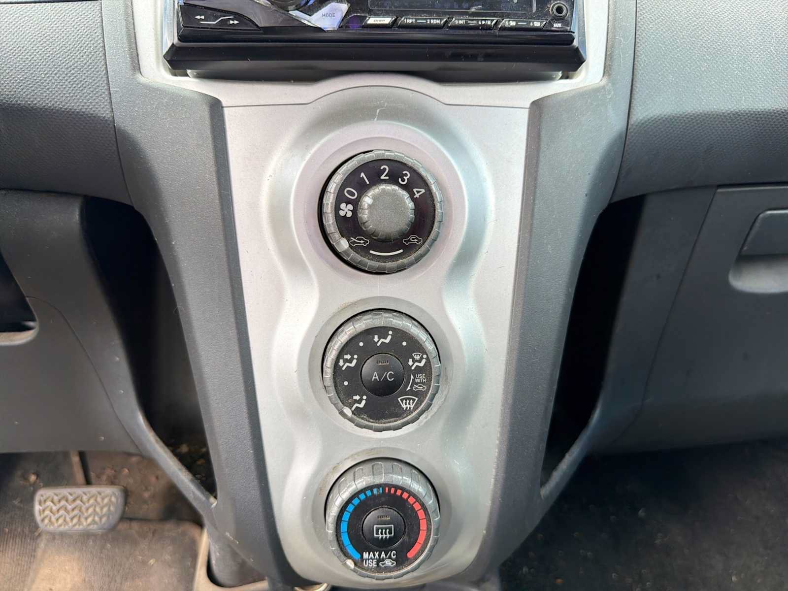 Used 2007 Toyota Yaris 2-Door Hatchback FWD image 12