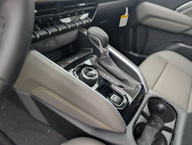 New 2026 Chevrolet Colorado ZR2 w/ Technology Package AWD/4WD image 19