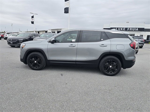 Used 2023 GMC Terrain SLE image 8