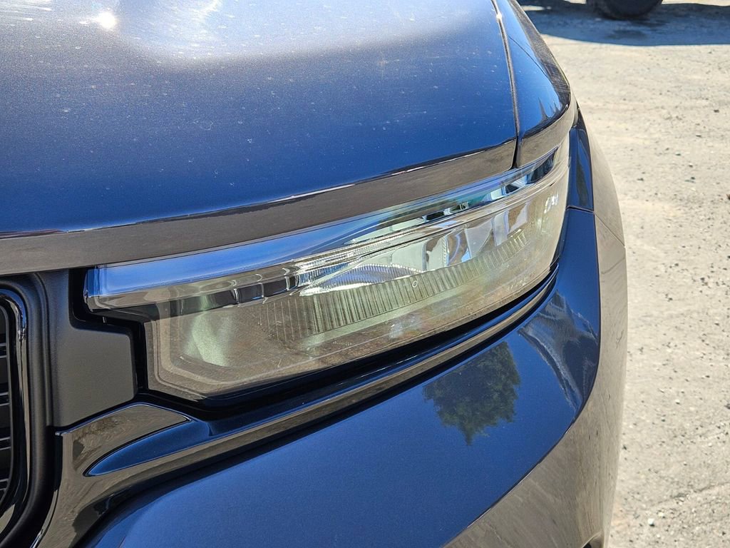 New 2025 Jeep Grand Cherokee Altitude image 10