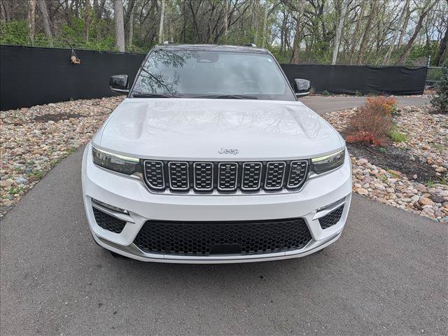Used 2023 Jeep Grand Cherokee Summit w/ Advanced Protech Group IV AWD/4WD image 8