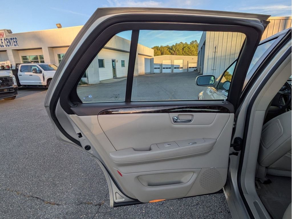 Used 2008 Cadillac DTS w/1SA image 19