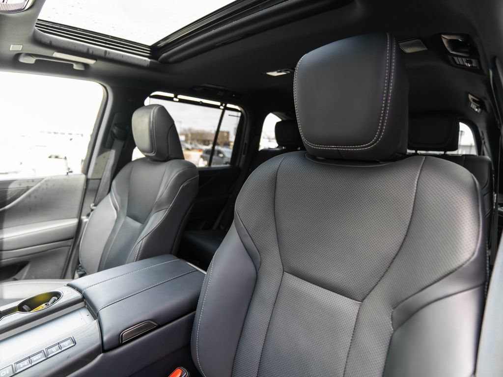 Used 2024 Lexus LX 600 4WD w/ Appearance Package image 6