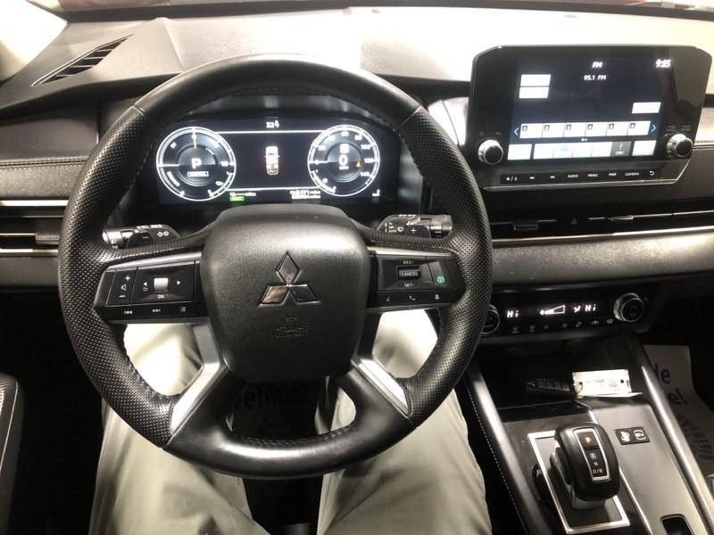 Used 2024 Mitsubishi Outlander SE image 25