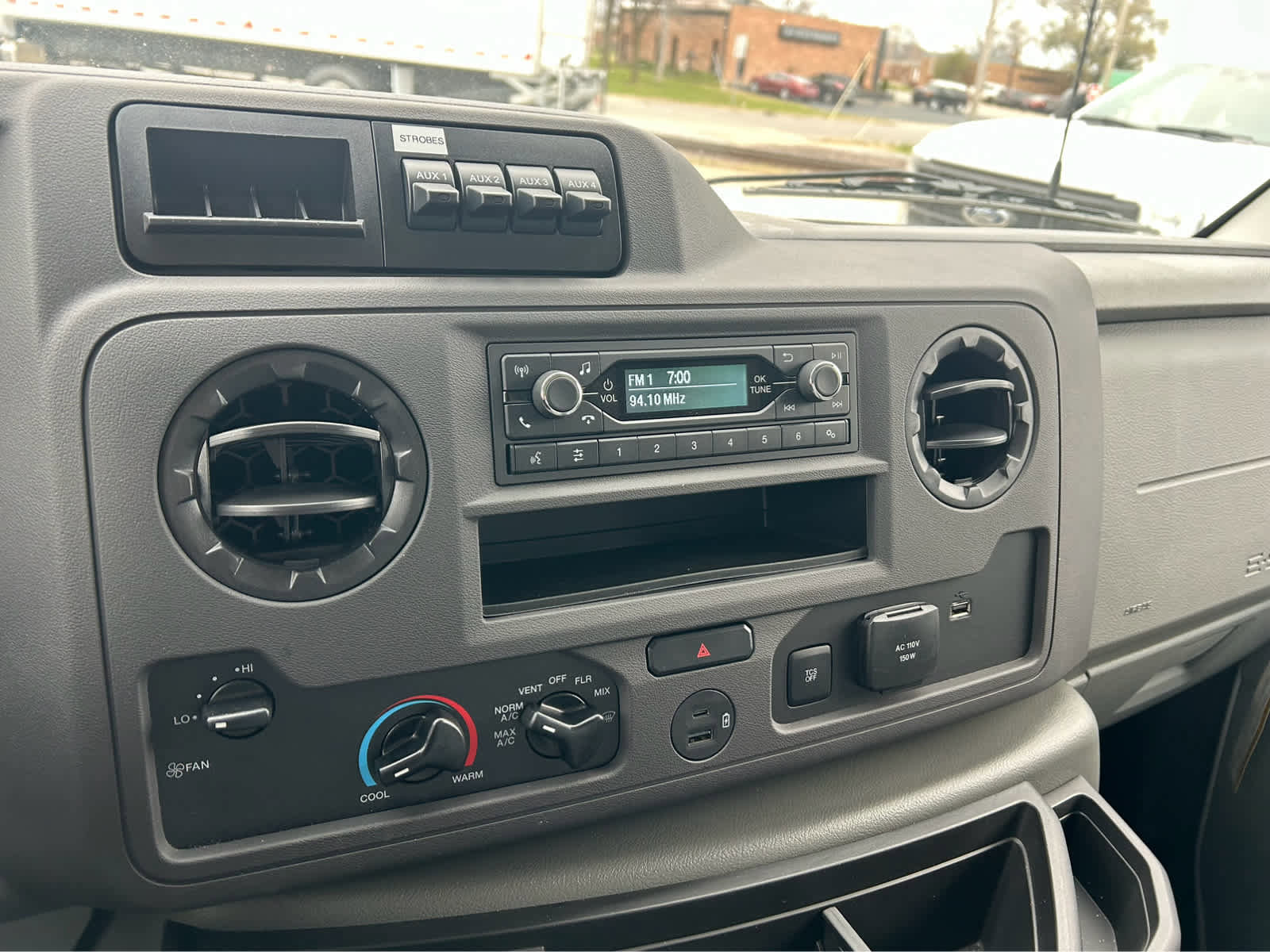 New 2025 Ford E-350 and Econoline 350 Super Duty w/ Power Equipment Group image 28