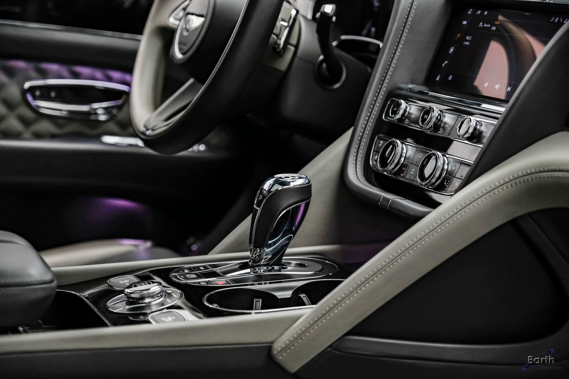 Used 2022 Bentley Bentayga AWD/4WD image 55