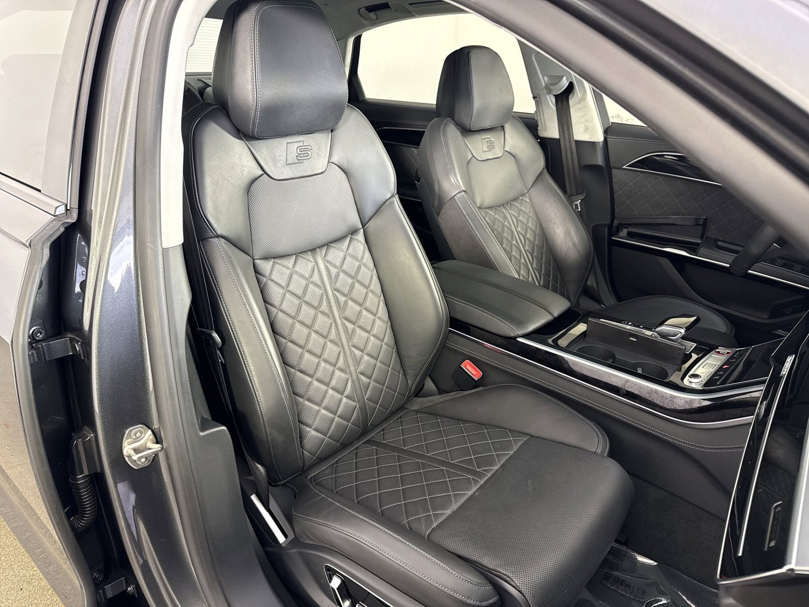 Used 2023 Audi S8 AWD/4WD image 26