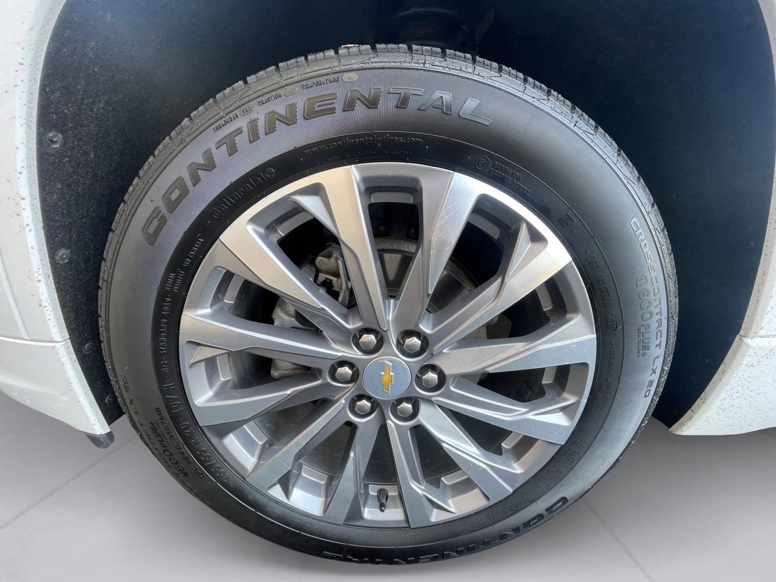 Used 2023 Chevrolet Traverse Premier w/ LPO, Cargo Package image 9