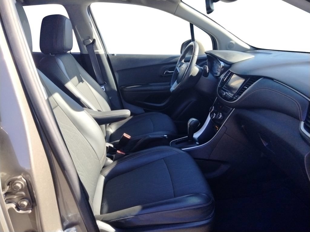 Used 2022 Chevrolet Trax LT w/ LT Convenience Package AWD/4WD image 15