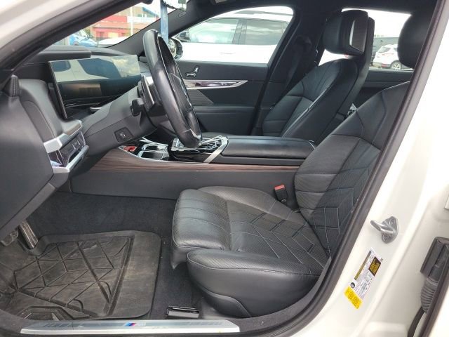 Used 2023 BMW 740i w/ Parking Assistance Package image 9