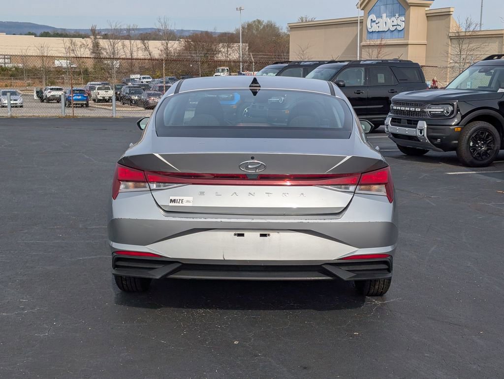 Used 2023 Hyundai Elantra SE image 8