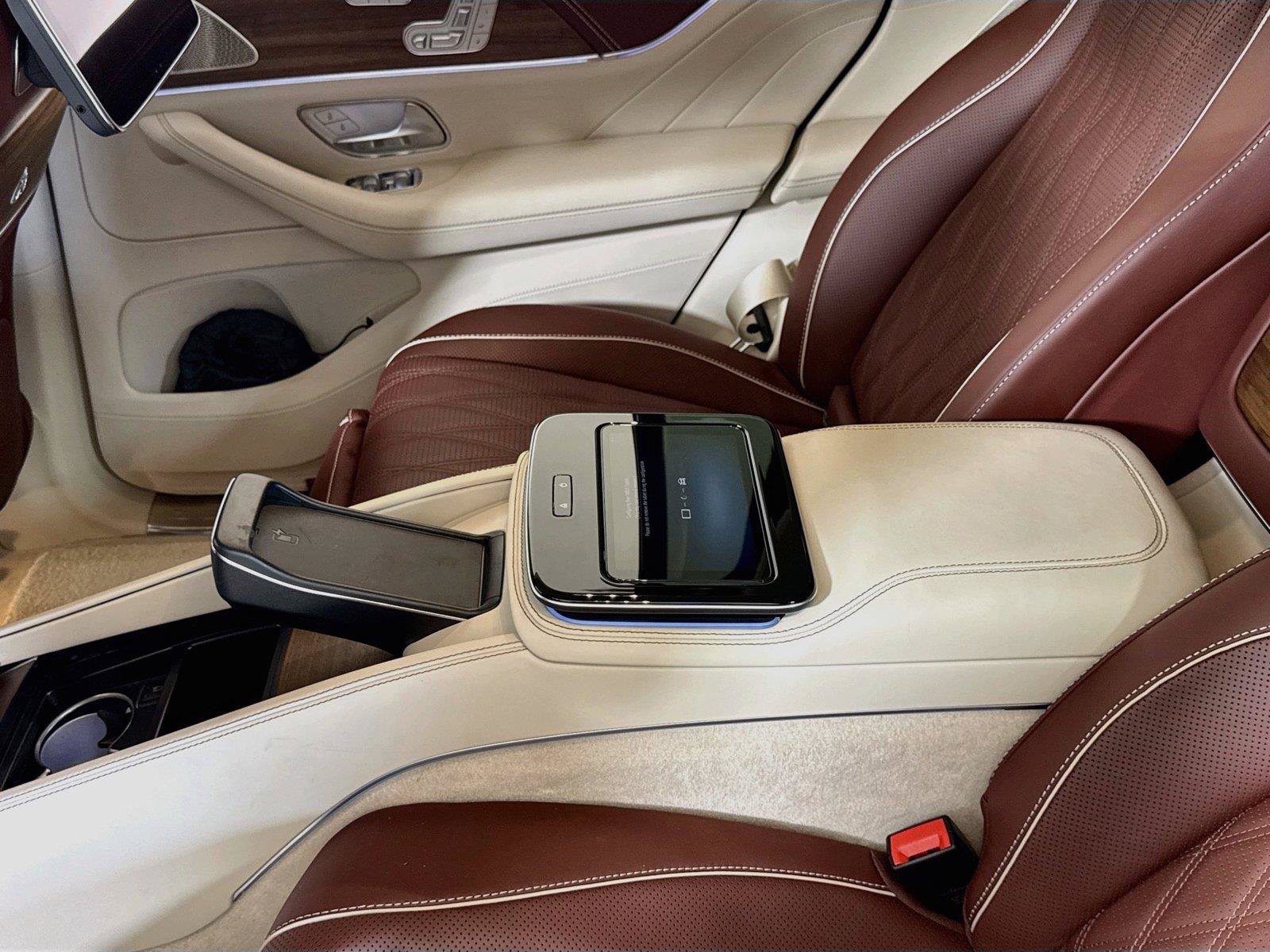 Used 2025 Mercedes-Benz Maybach GLS 600 4MATIC image 29