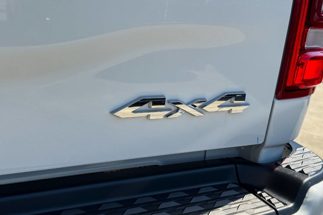 Used 2024 RAM 2500 Laramie w/ Safety Group AWD/4WD image 19