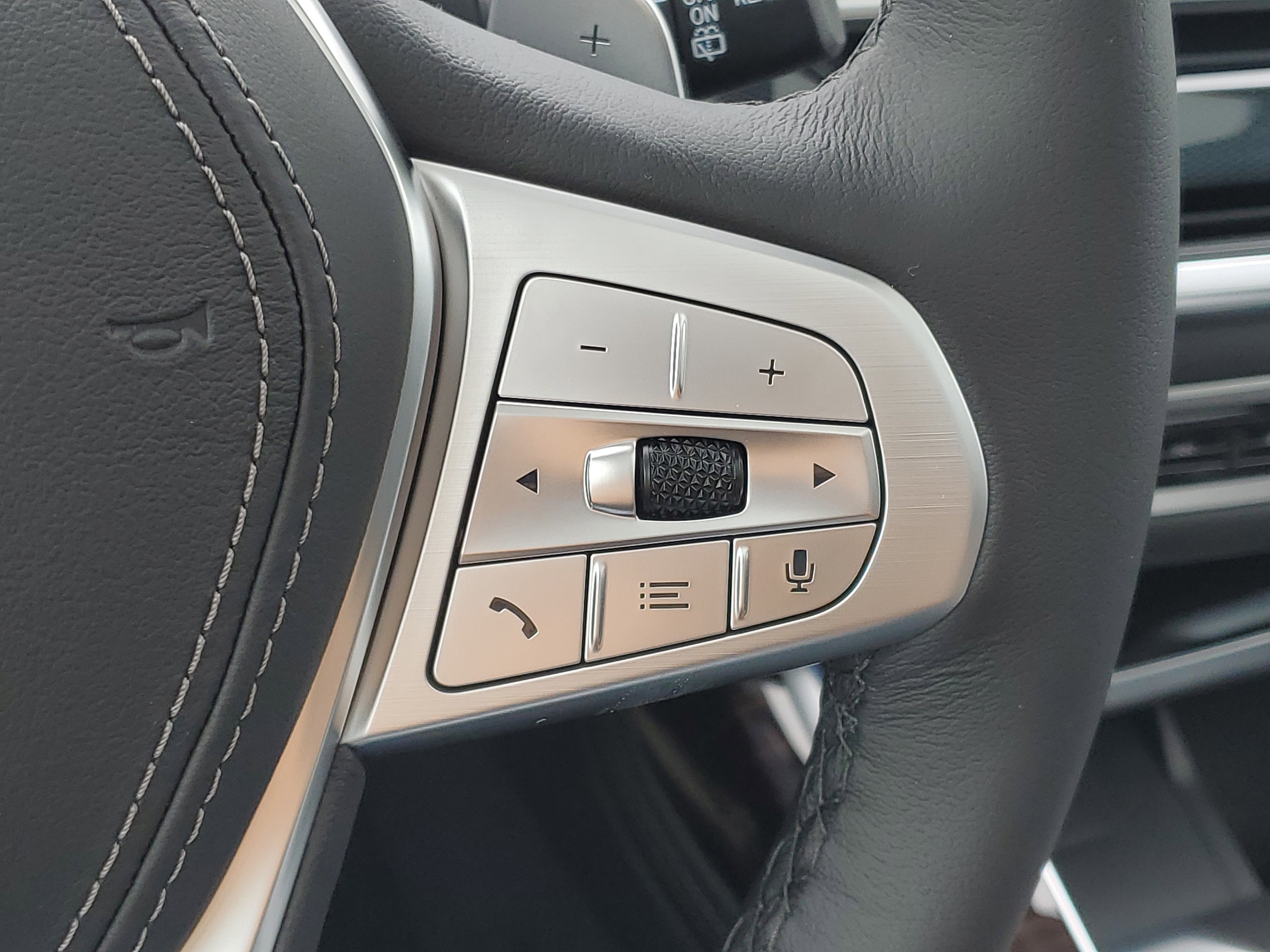 New 2026 BMW X7 xDrive40i w/ Climate Comfort Package image 13