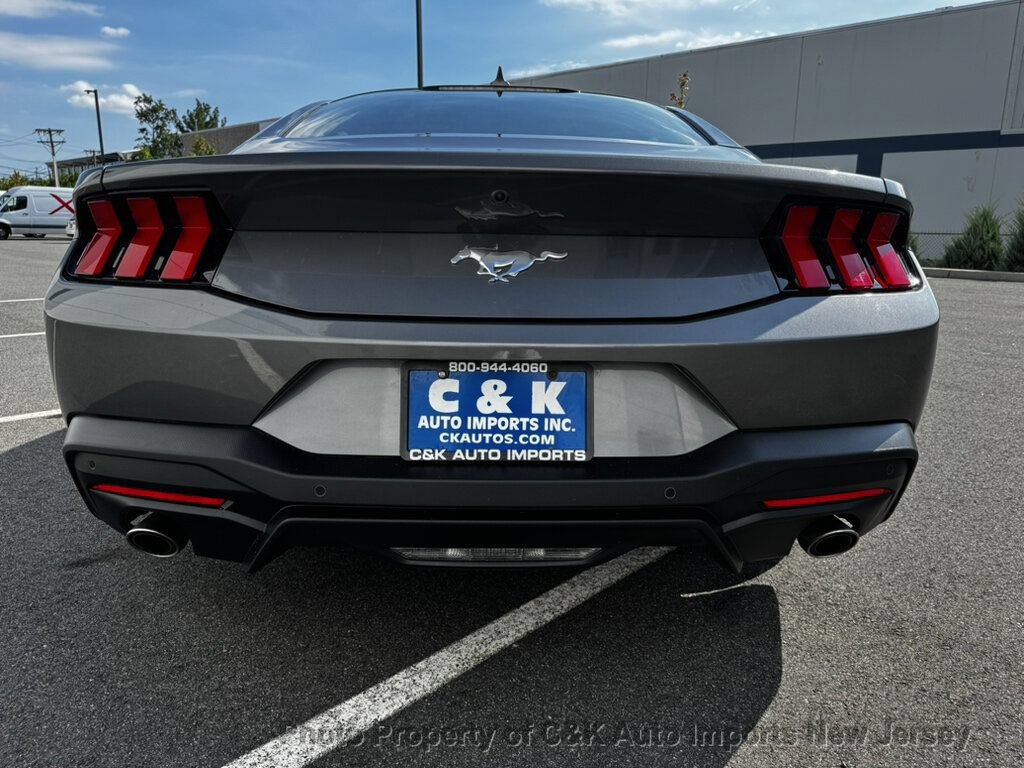 Used 2025 Ford Mustang Coupe RWD image 5