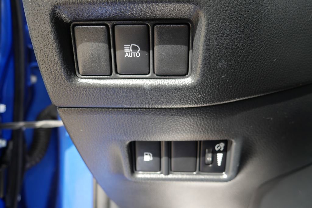 Used 2021 Toyota C-HR XLE image 11