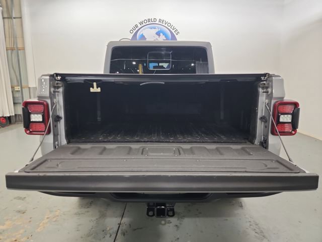 Used 2020 Jeep Gladiator Overland image 8