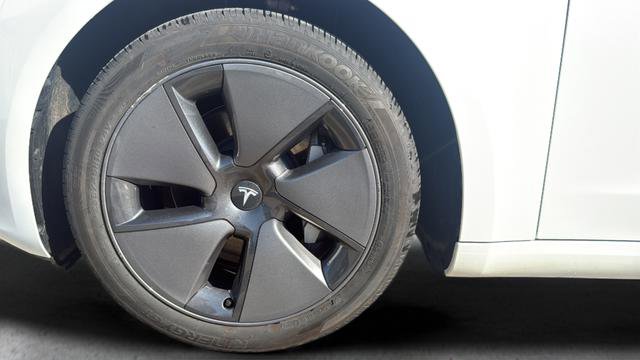 Used 2023 Tesla Model 3 Standard Range image 28