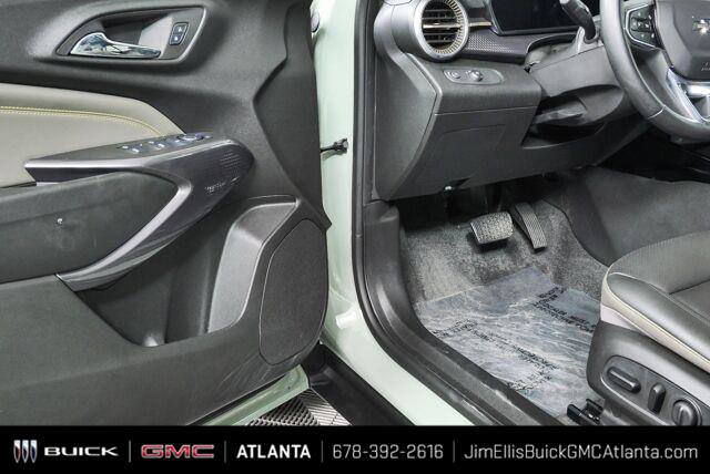 Used 2025 Chevrolet Trax ACTIV w/ Sunroof Package FWD image 7