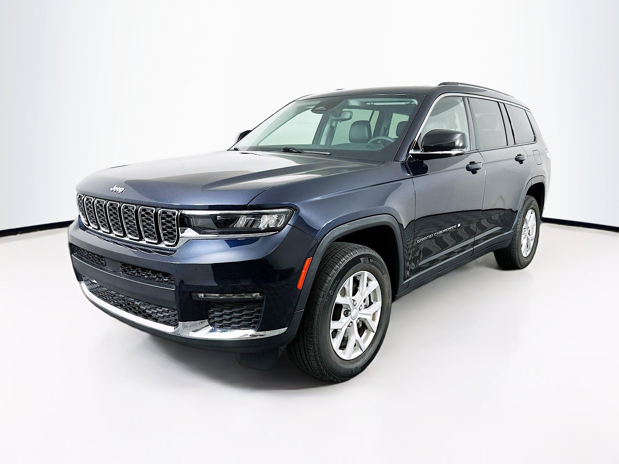 Used 2023 Jeep Grand Cherokee L Limited image 3