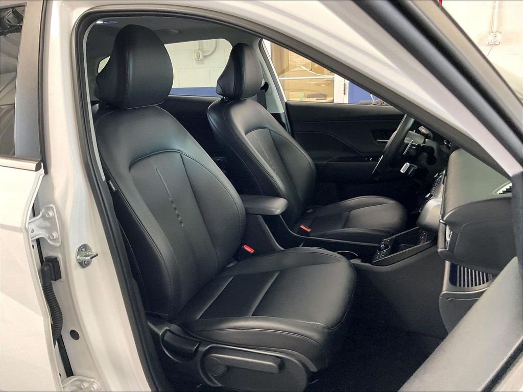 Used 2024 Hyundai Kona Limited FWD image 11