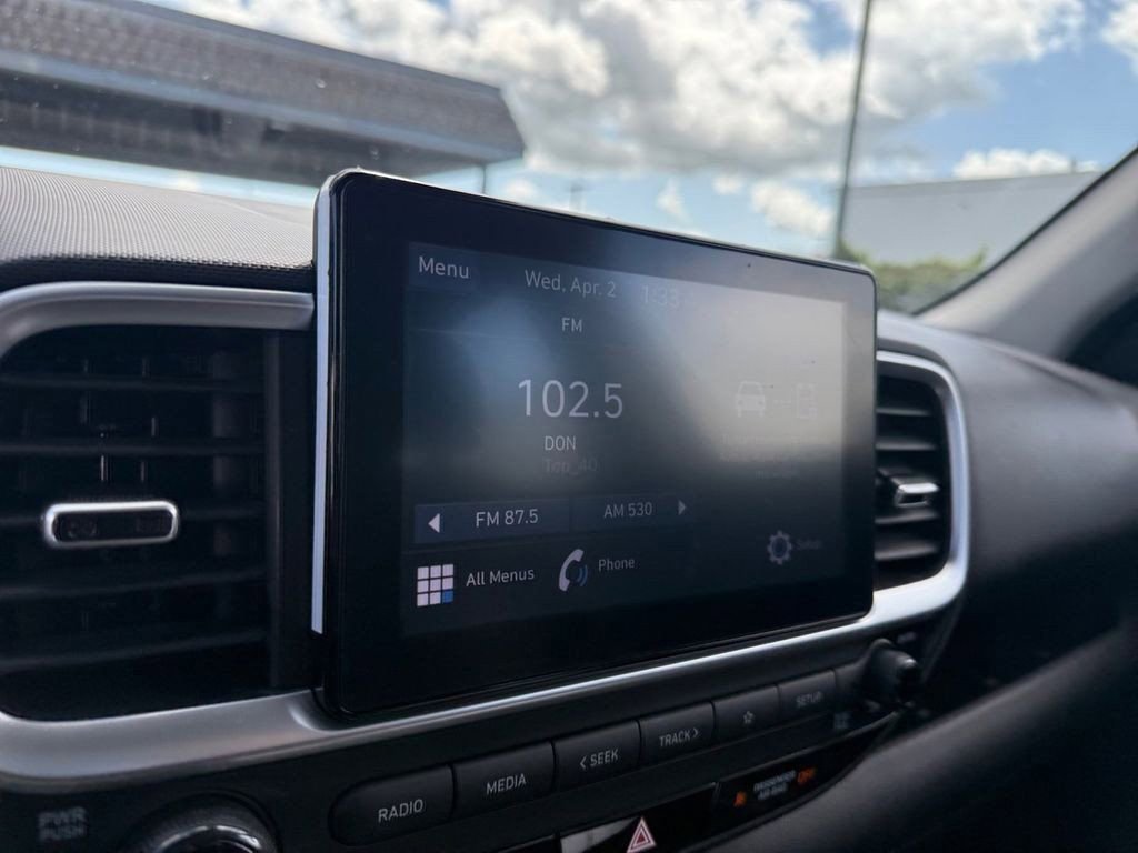 Used 2022 Hyundai Venue SEL image 19