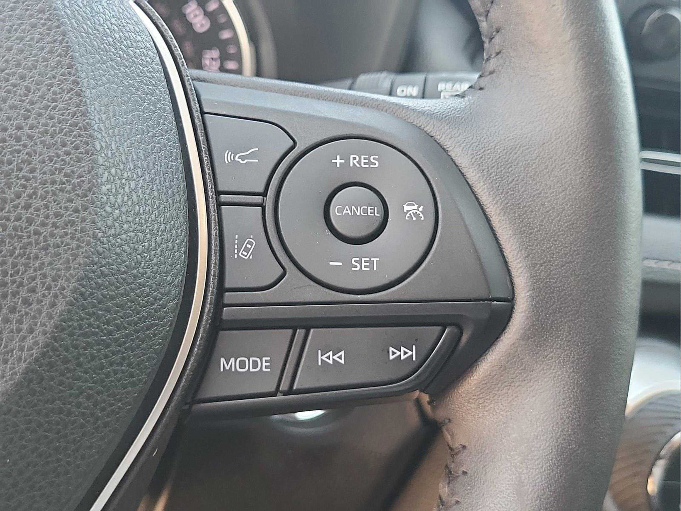 Used 2022 Toyota RAV4 XLE Premium image 10