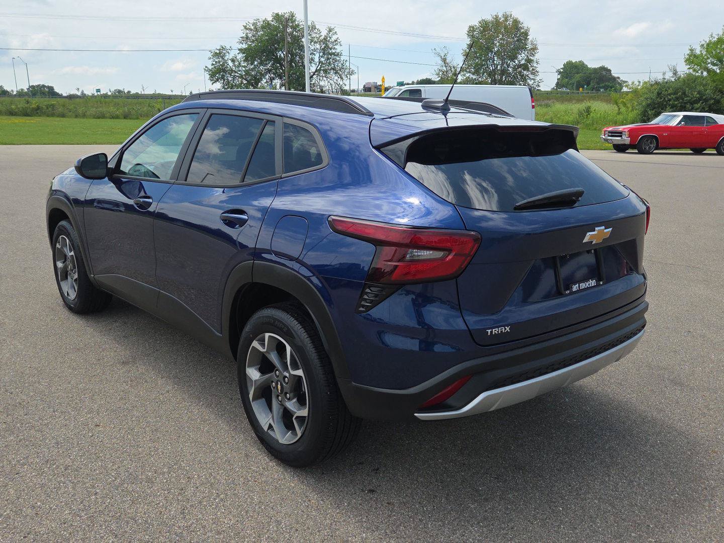 Used 2024 Chevrolet Trax LT w/ LT Convenience Package FWD image 3