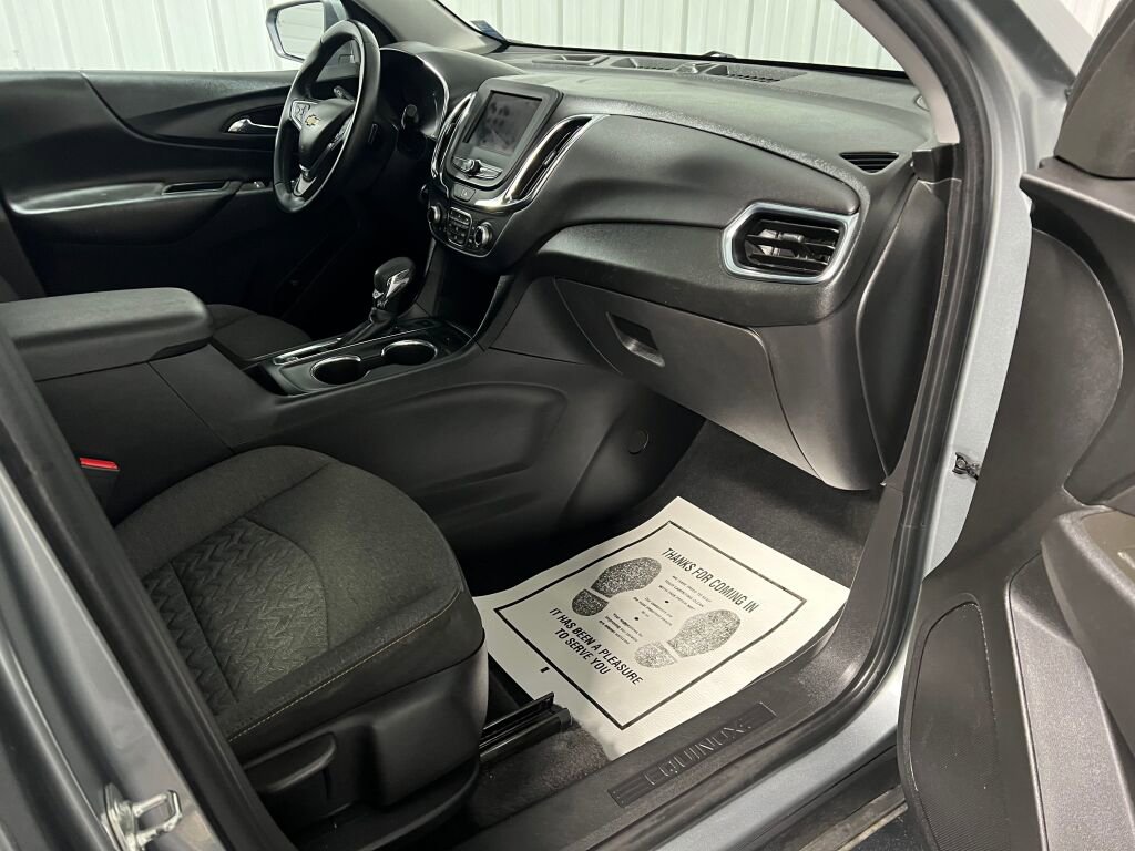 Used 2023 Chevrolet Equinox LT image 3