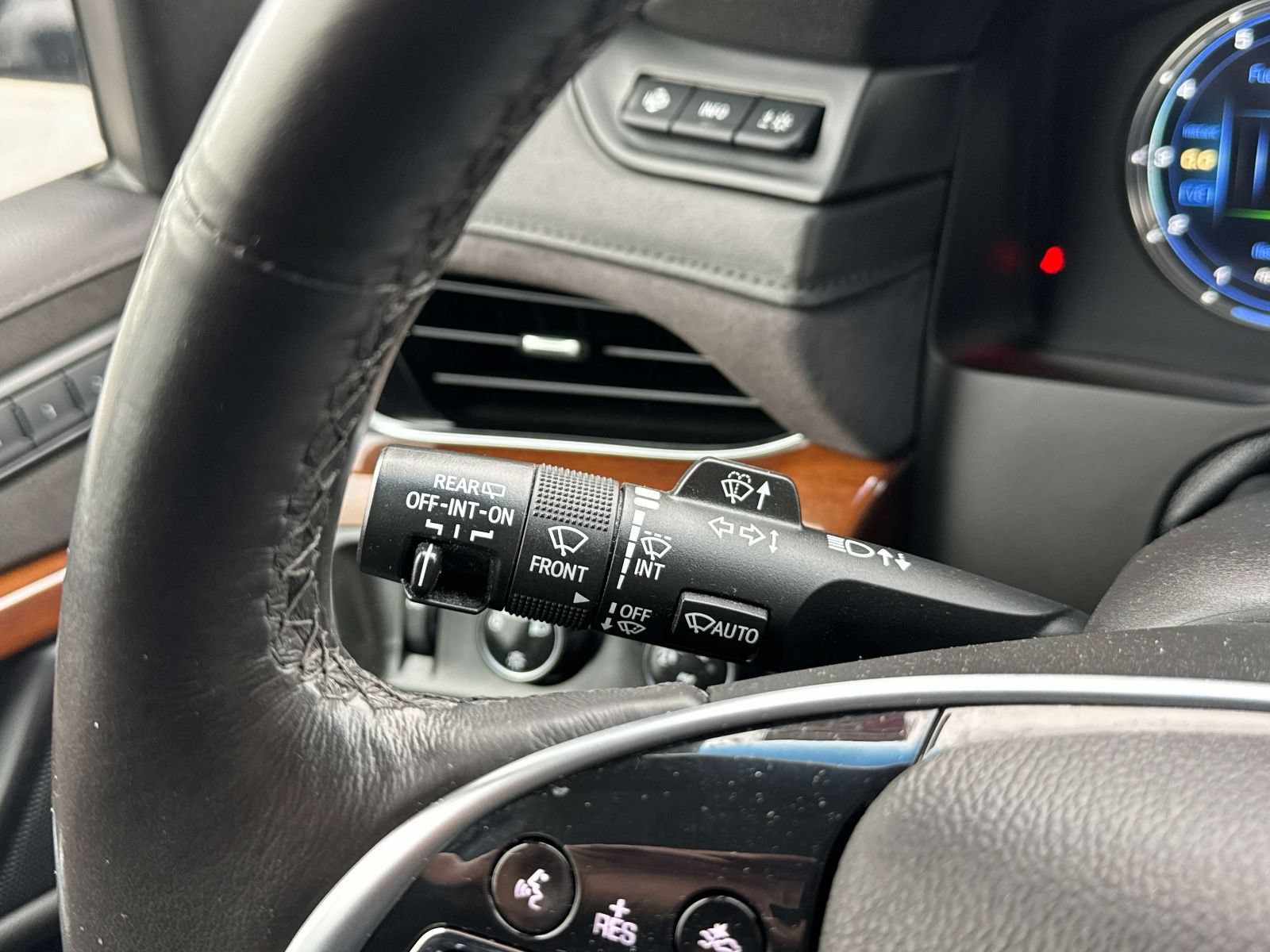 Used 2019 Cadillac Escalade Luxury AWD/4WD image 10