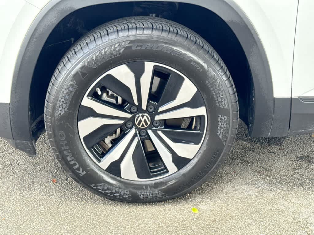 Certified 2025 Volkswagen Atlas Cross Sport SE FWD image 11