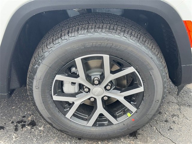 New 2025 Jeep Grand Cherokee Limited image 9