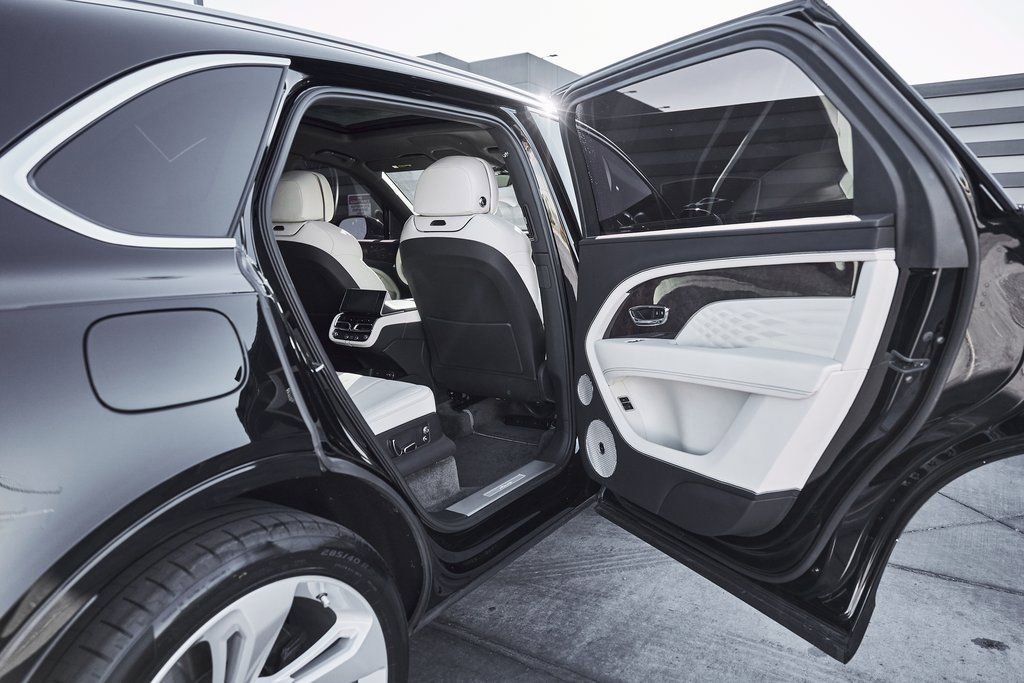 Used 2023 Bentley Bentayga Extended Wheelbase AWD/4WD image 25