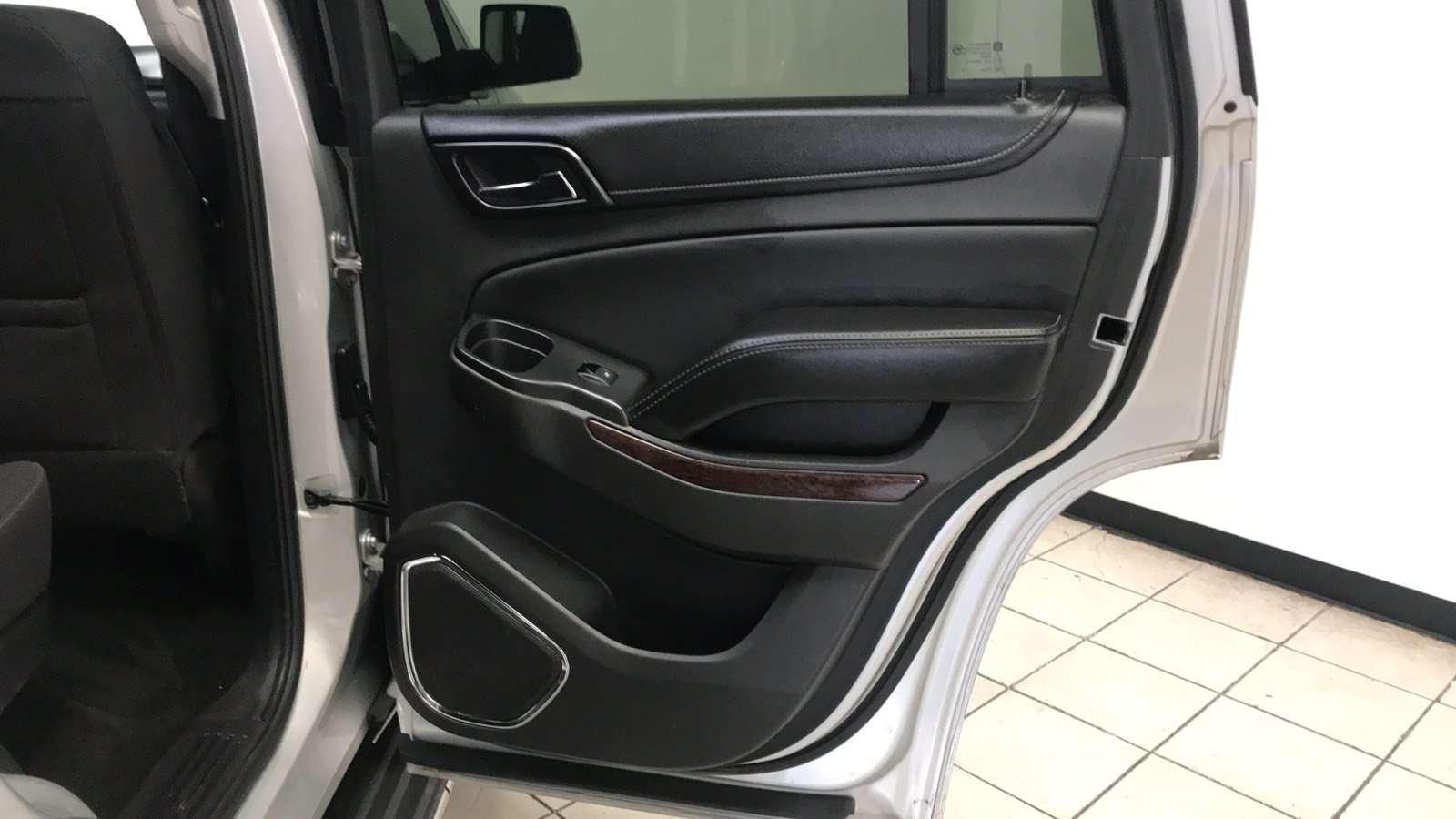 Used 2016 GMC Yukon SLE w/ Convenience Package RWD image 14