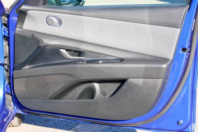 Used 2024 Hyundai Elantra Limited image 14