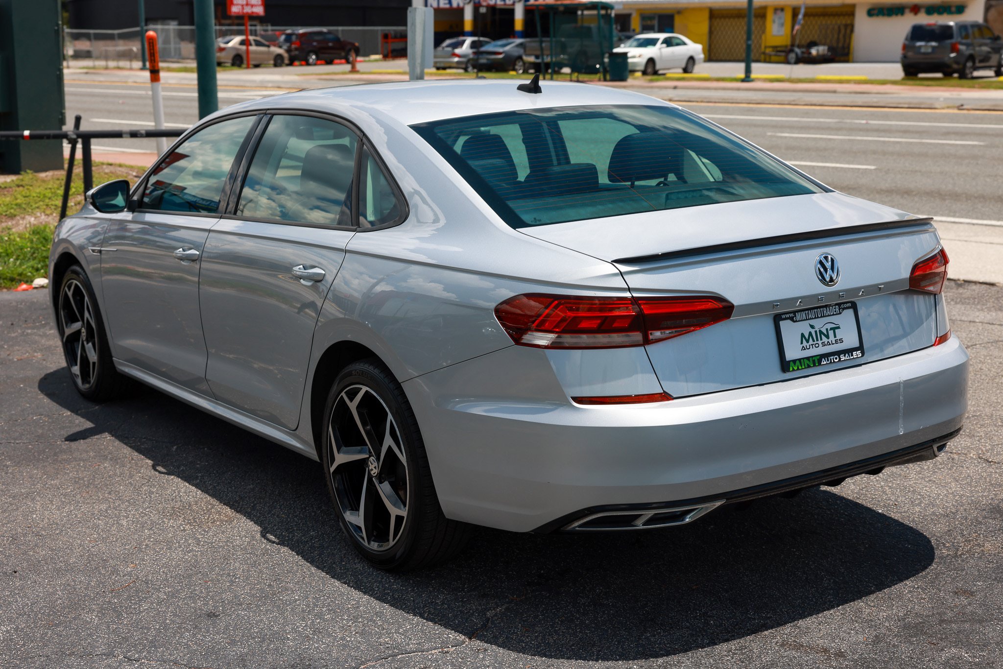 Used 2020 Volkswagen Passat 2.0T R-Line FWD image 8