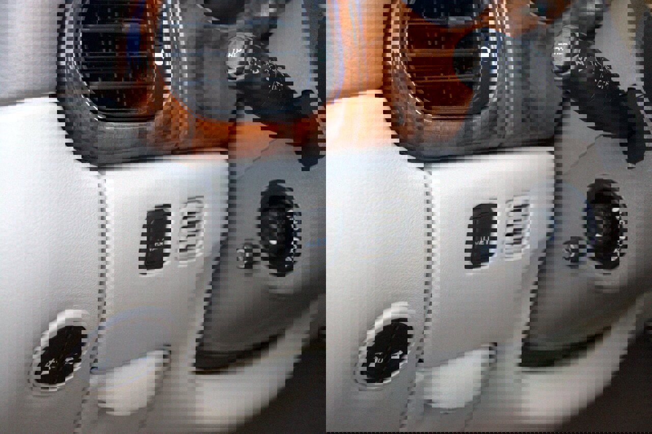 Used 1998 Jaguar XK8 Coupe image 13